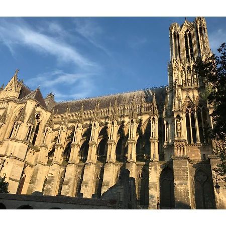 Chez La Reg'- Aux Pieds De La Cathedrale Apartment Reims Luaran gambar