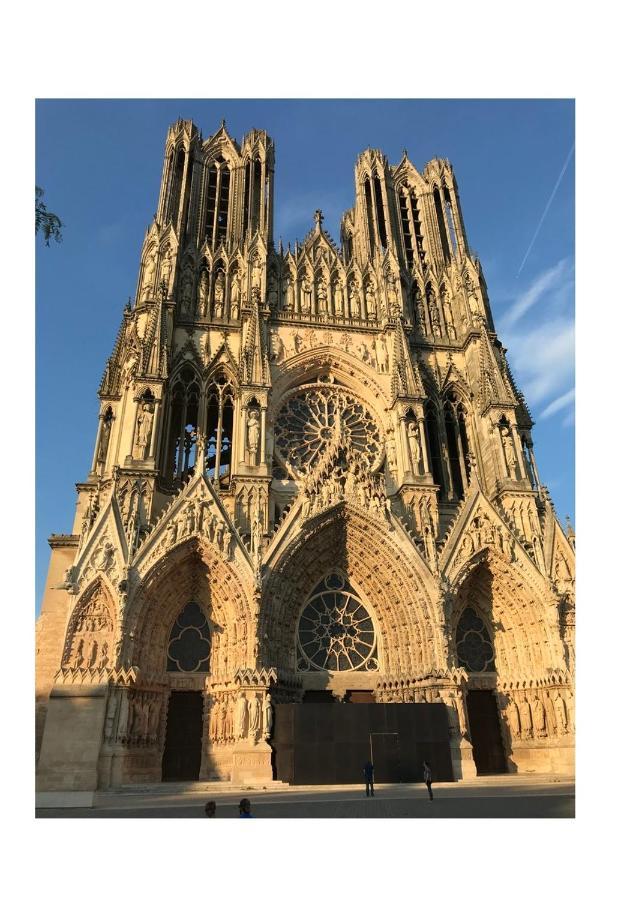 Chez La Reg'- Aux Pieds De La Cathedrale Apartment Reims Luaran gambar