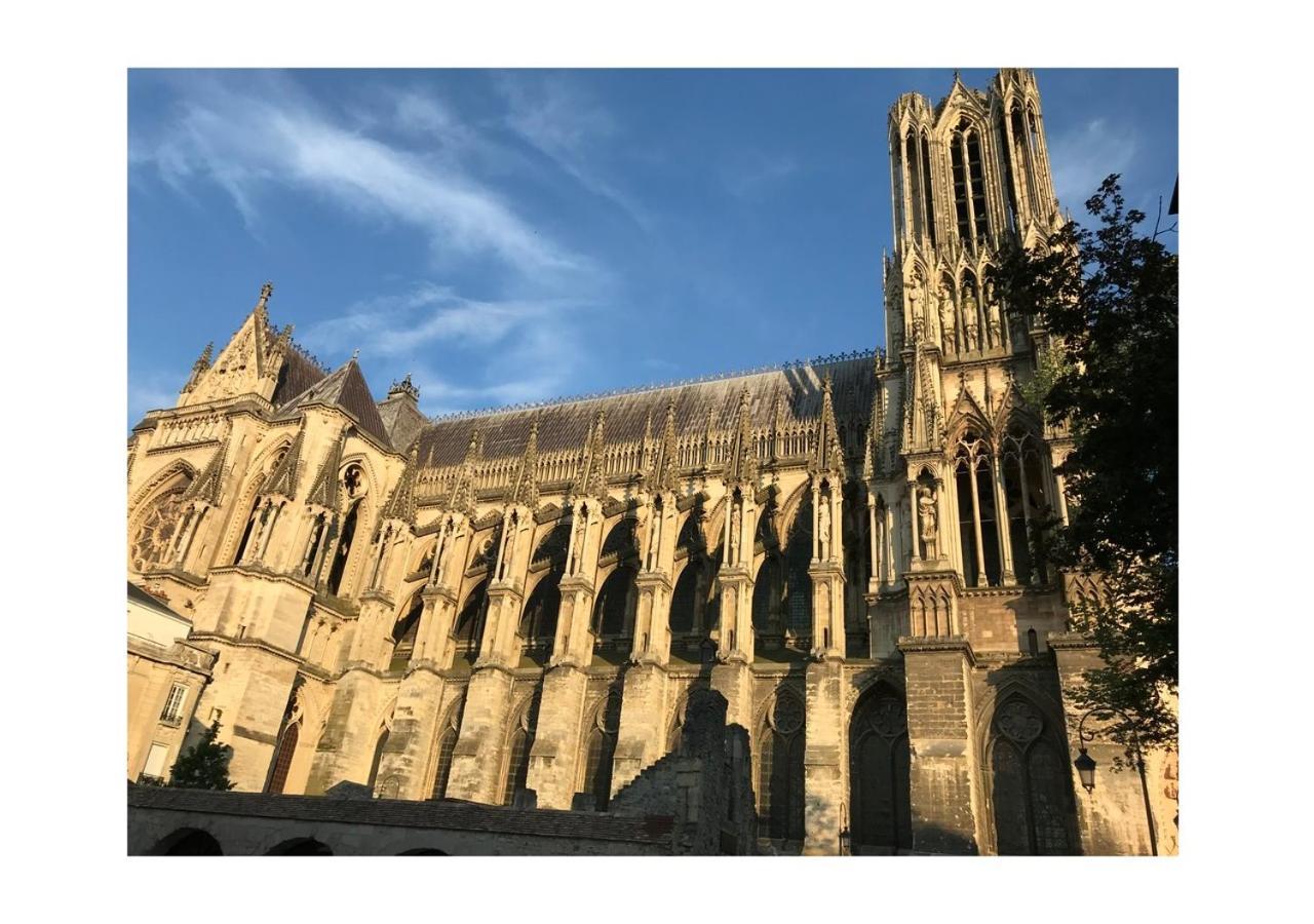 Chez La Reg'- Aux Pieds De La Cathedrale Apartment Reims Luaran gambar